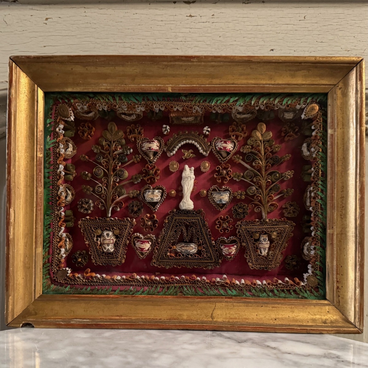 Reliquaire à paperolles ornementé d'une Vierge début XIXe cadre doré-photo-6