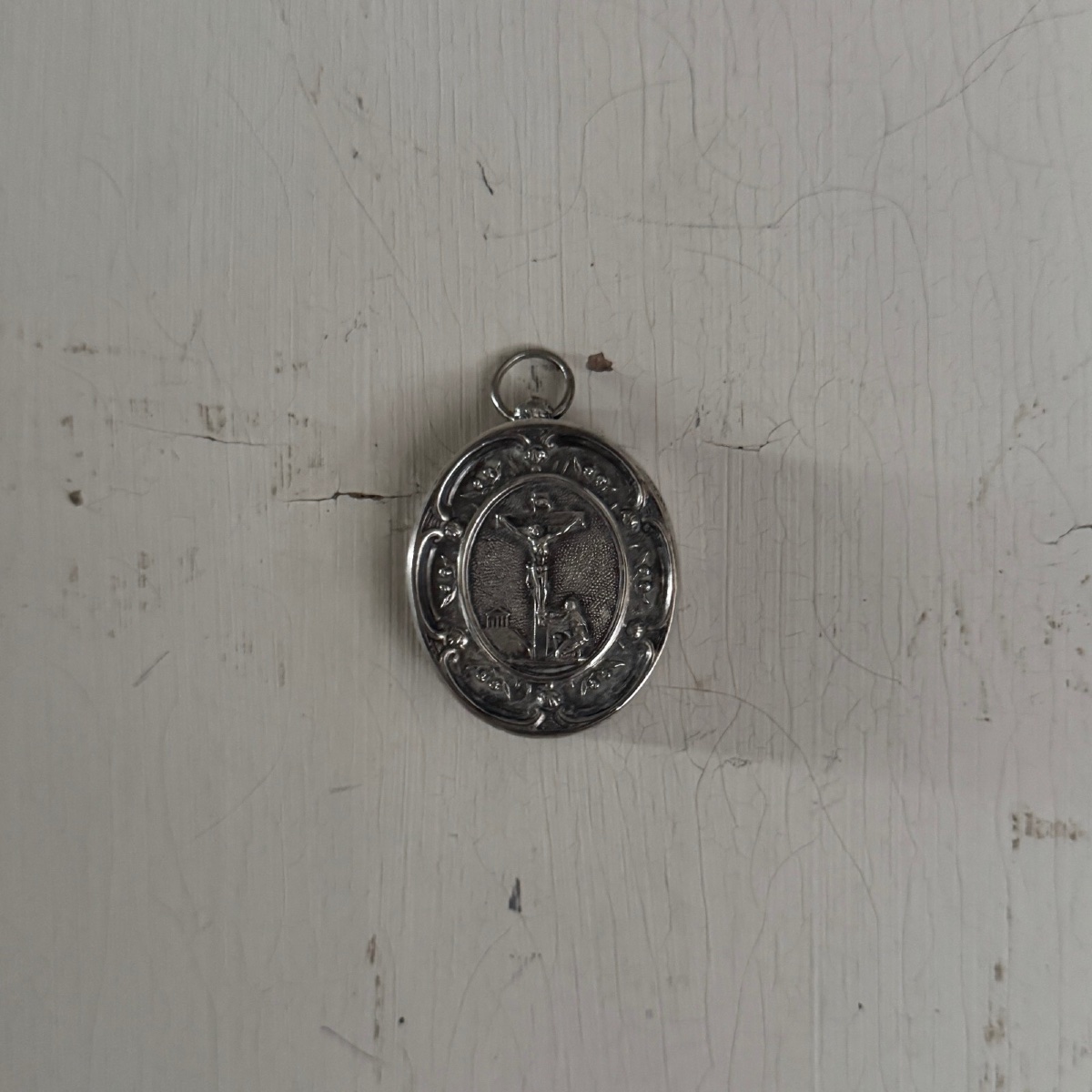 Reliquaire ovale en argent saint Jean-Marie Vianney -photo-3