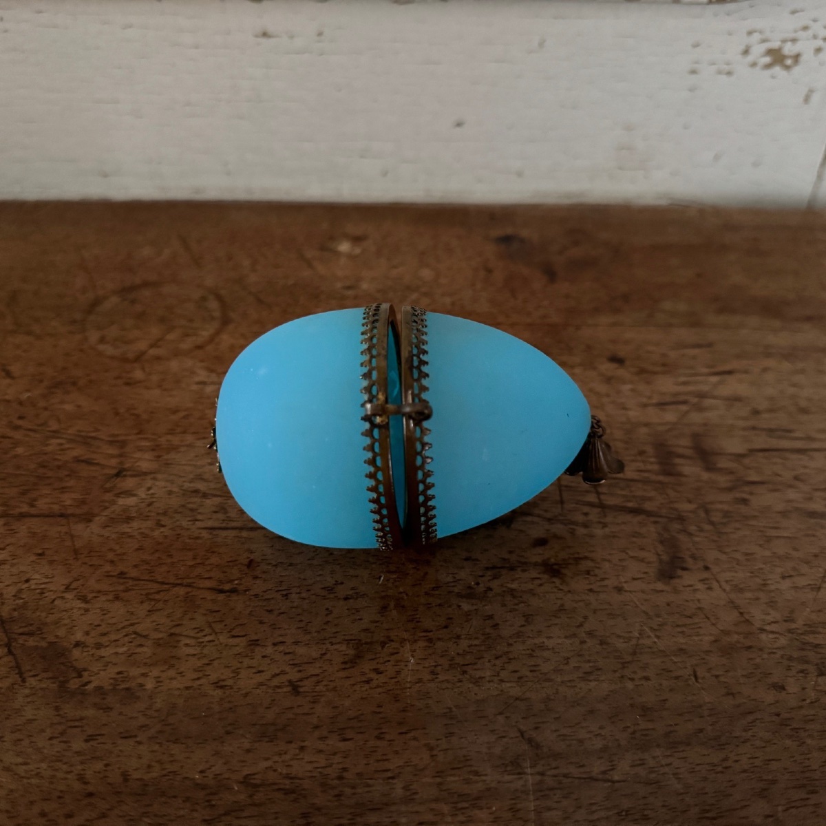 19th Century Opaline Egg With Blue Background Decorated With A Flower-photo-1