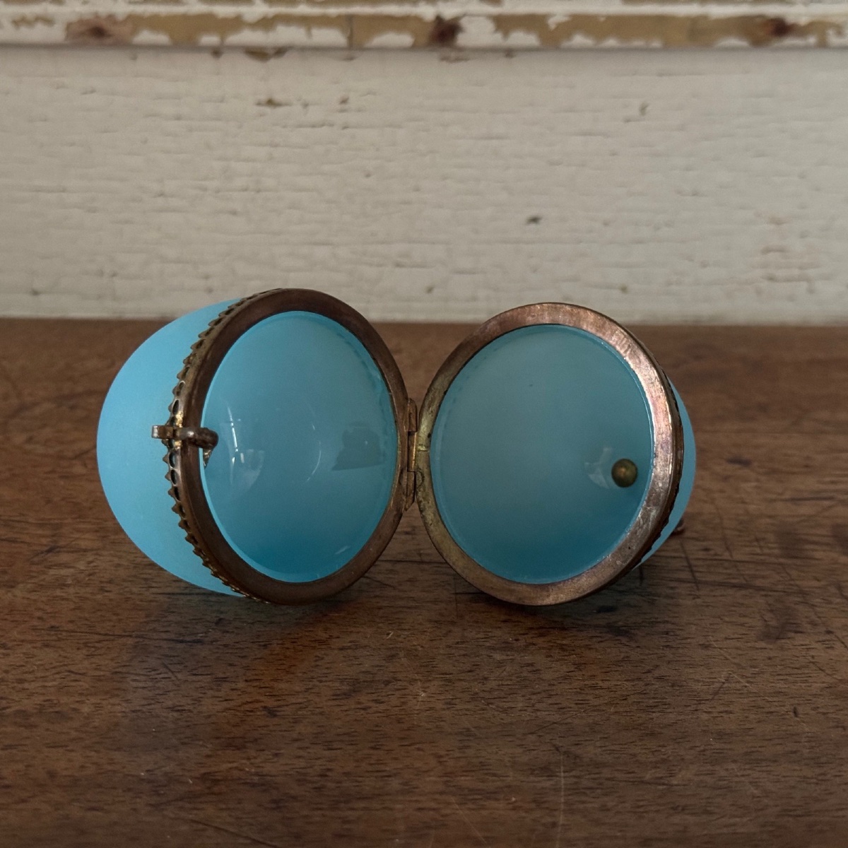 19th Century Opaline Egg With Blue Background Decorated With A Flower-photo-2