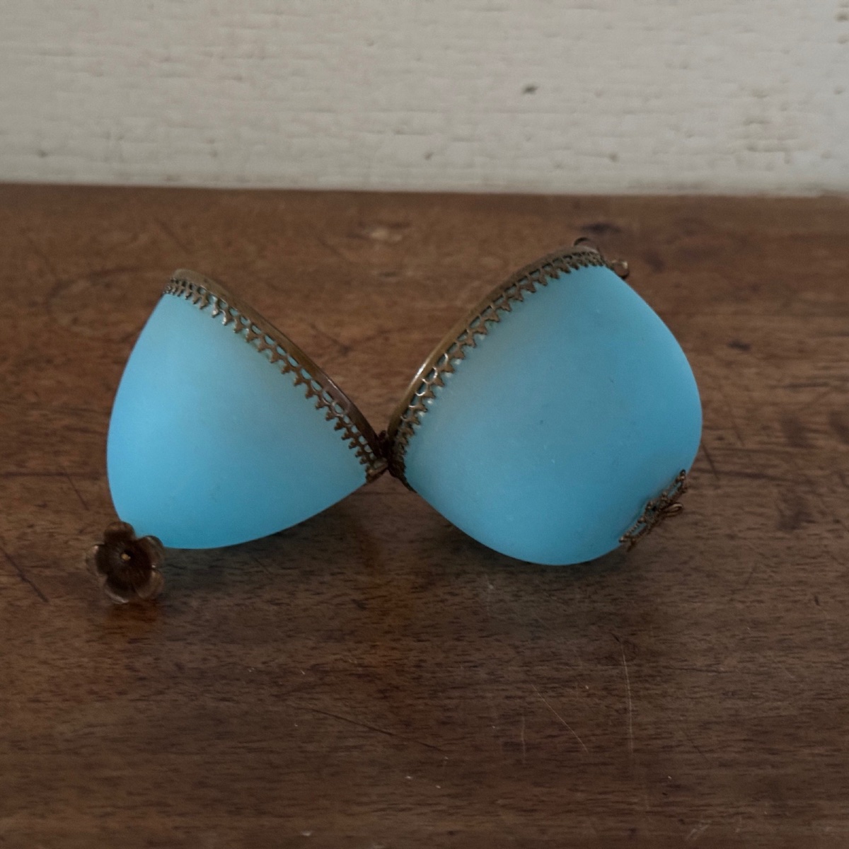 19th Century Opaline Egg With Blue Background Decorated With A Flower-photo-4