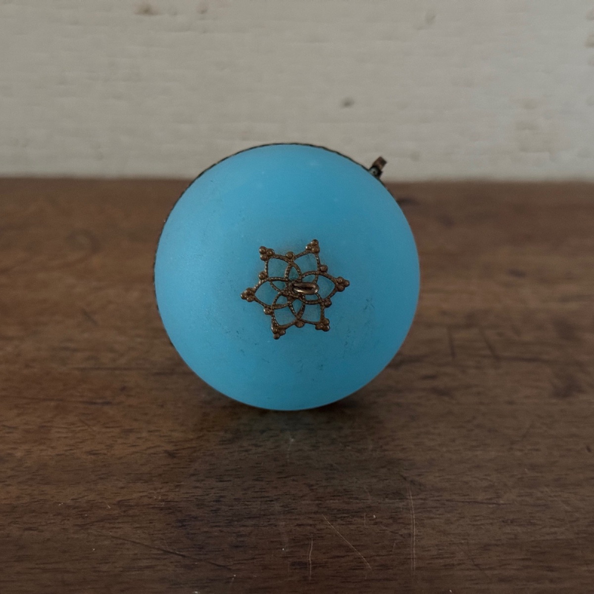19th Century Opaline Egg With Blue Background Decorated With A Flower-photo-5