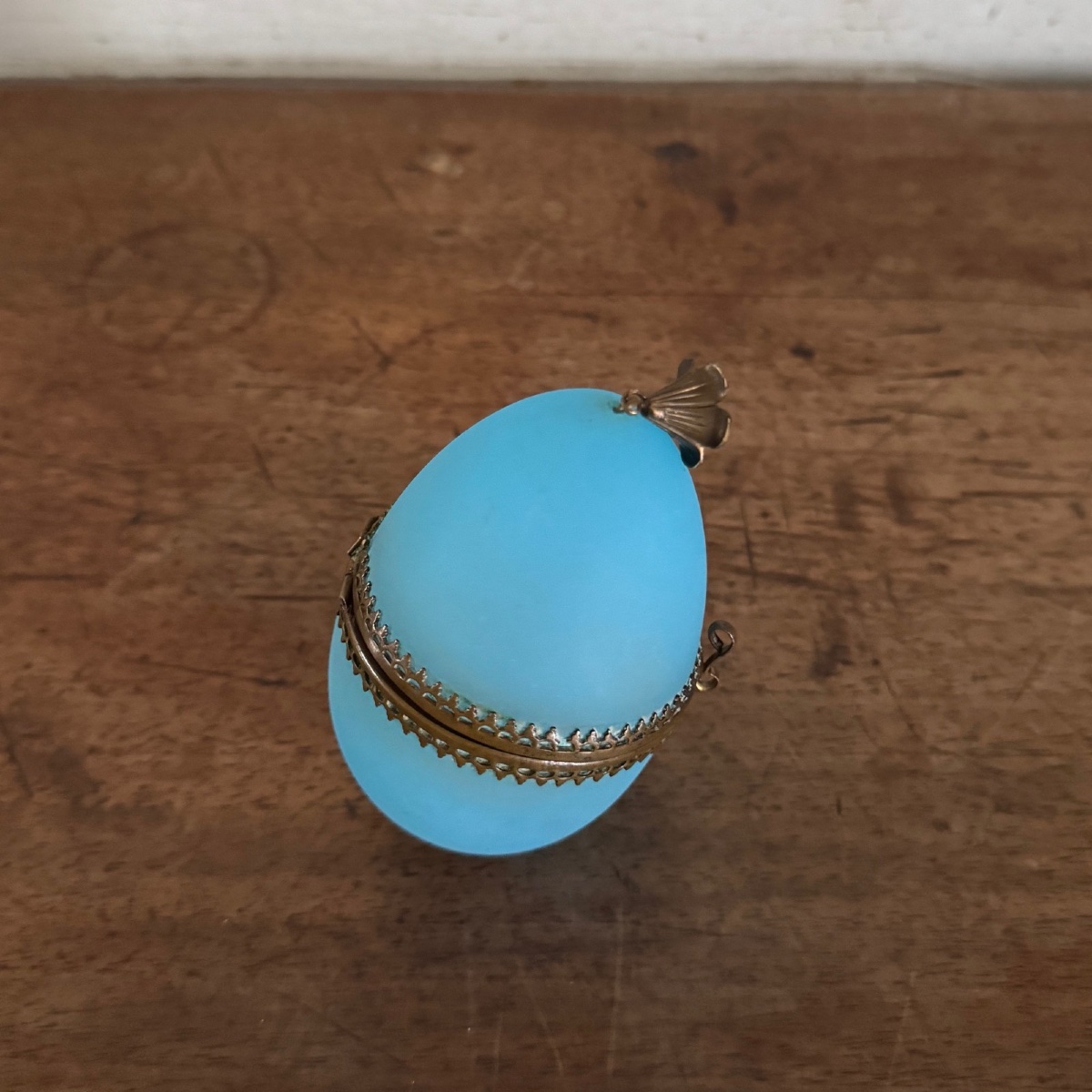 19th Century Opaline Egg With Blue Background Decorated With A Flower-photo-7
