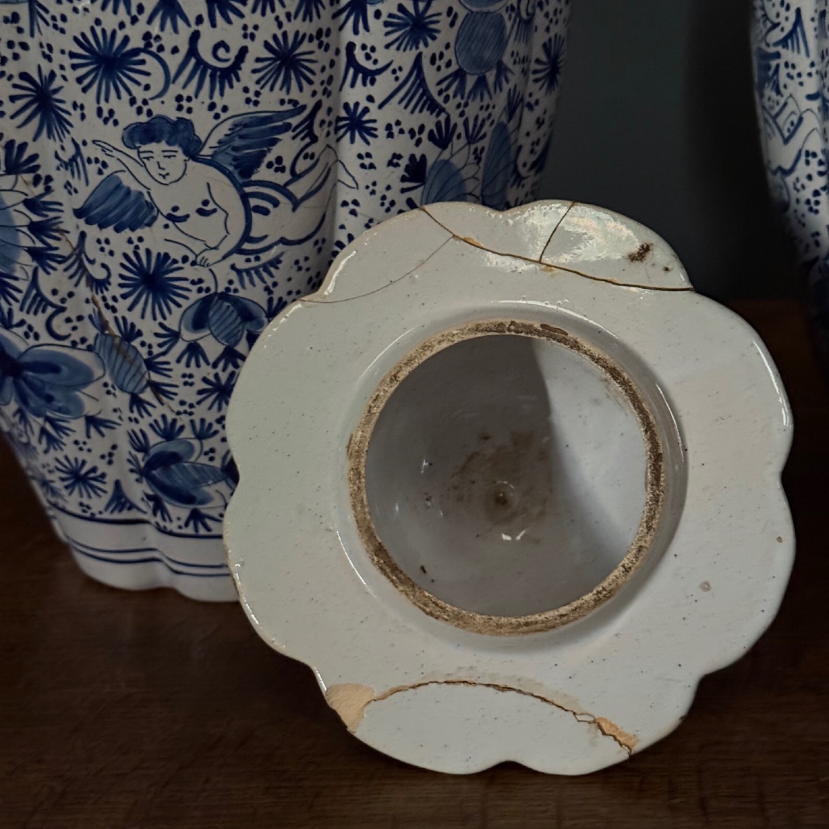 Paire de potiches pots couverts en Delft XIXe décor d'ange et floral-photo-4