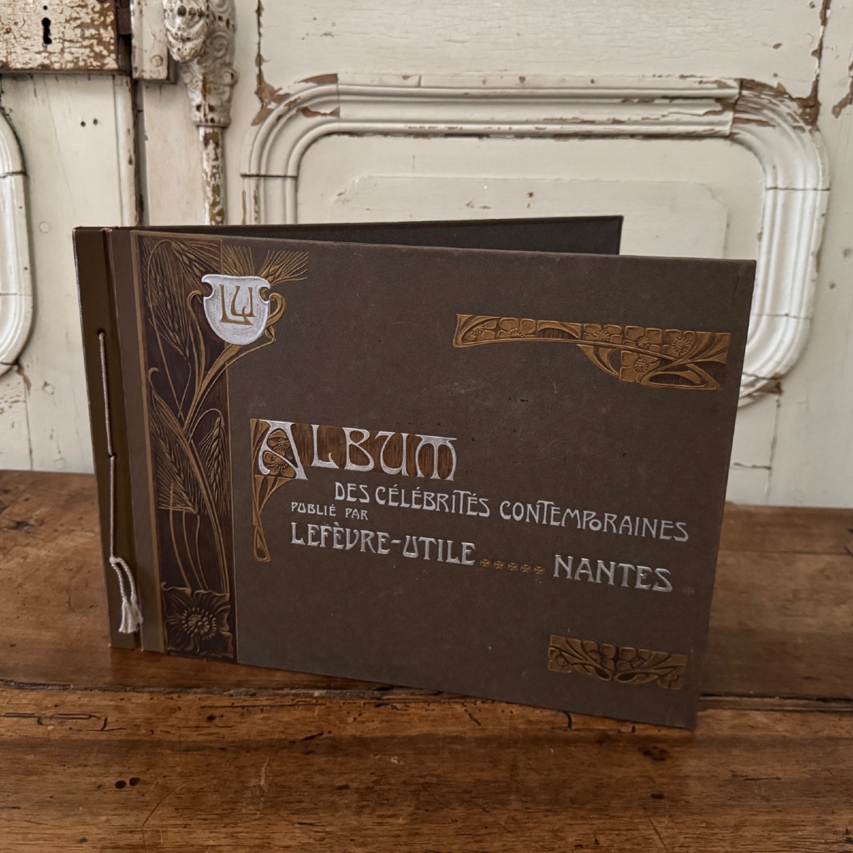 Album Of Contemporary Celebrities By Lefèvre-utile Nantes-photo-3