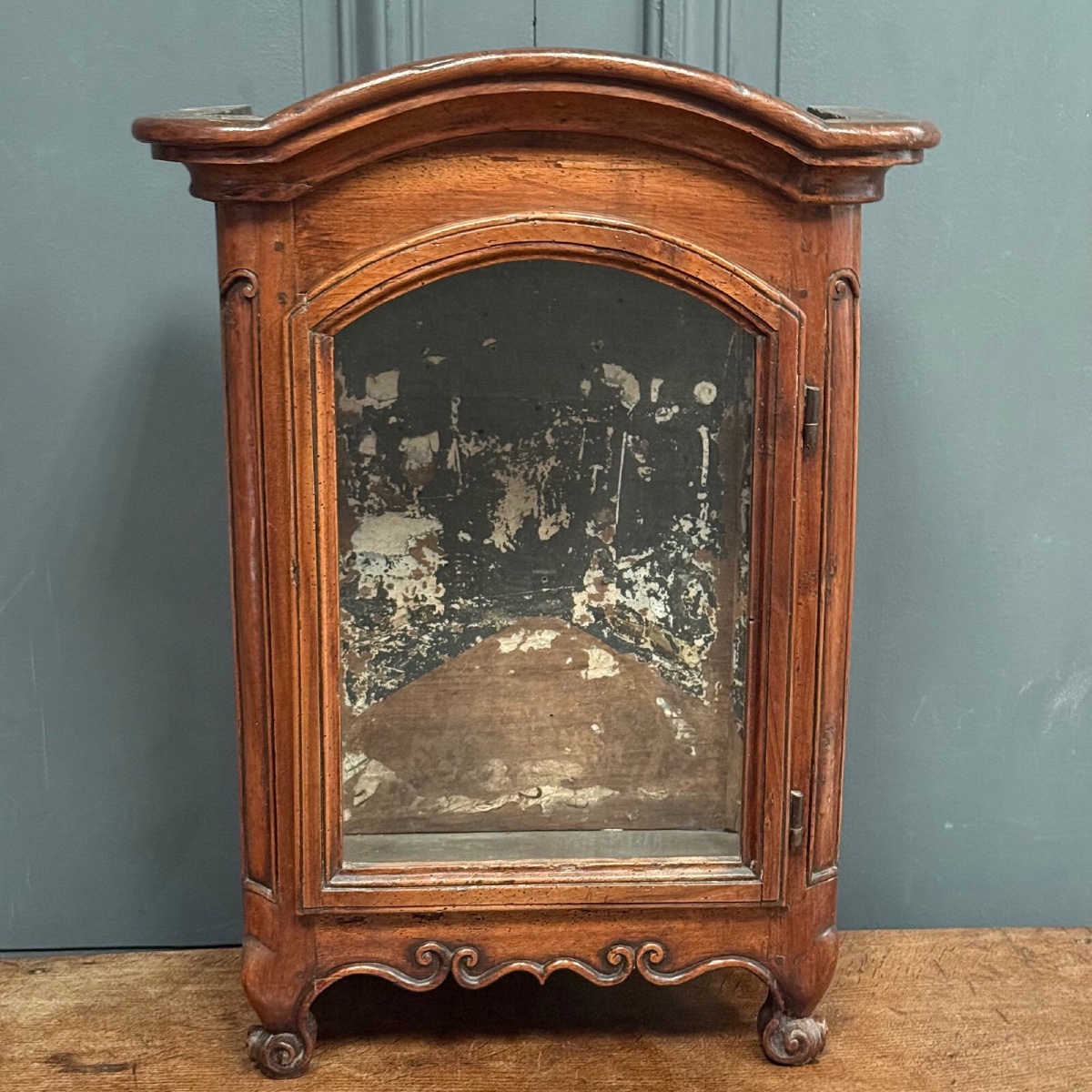 Small Louis XV Mahogany Display Case With Periwinkle Legs-photo-3