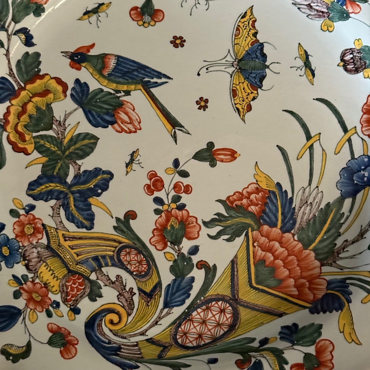 Grand plat en faïence de Rouen polychrome corne d'abondance XVIIIe-photo-2