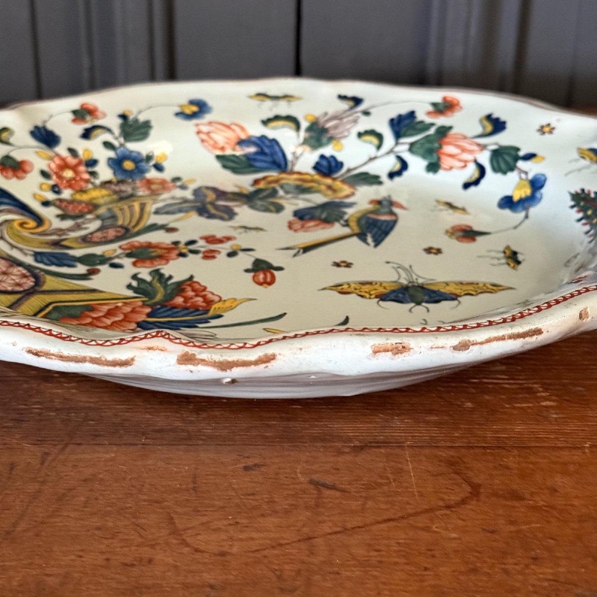 Grand plat en faïence de Rouen polychrome corne d'abondance XVIIIe-photo-3