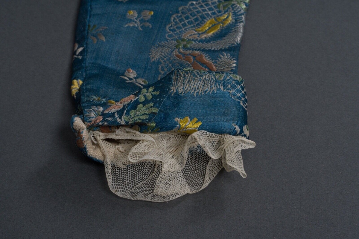 17th Or 18th Century Bolero Jacket With Hand-embroidered Floral And Lace Decoration-photo-3