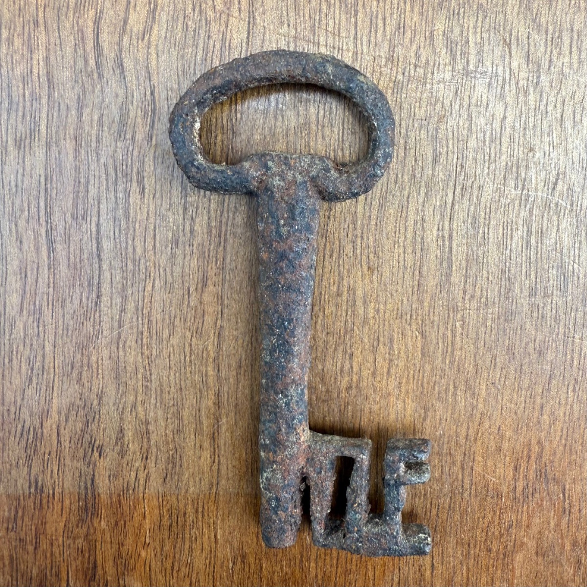 Clé Haute Époque en fer forgé-photo-3