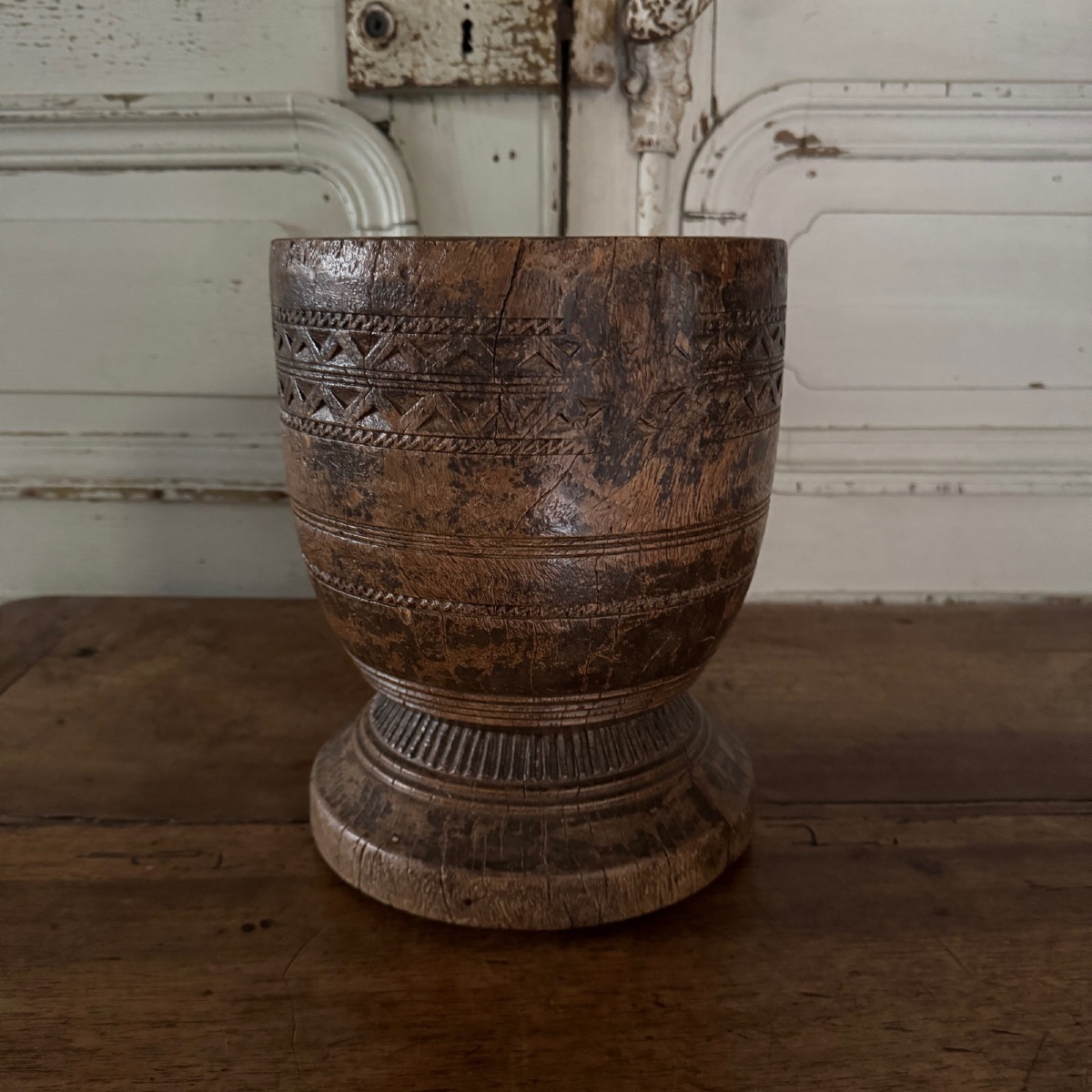 Mortier en bois sculpté gravé africaniste XXe-photo-1