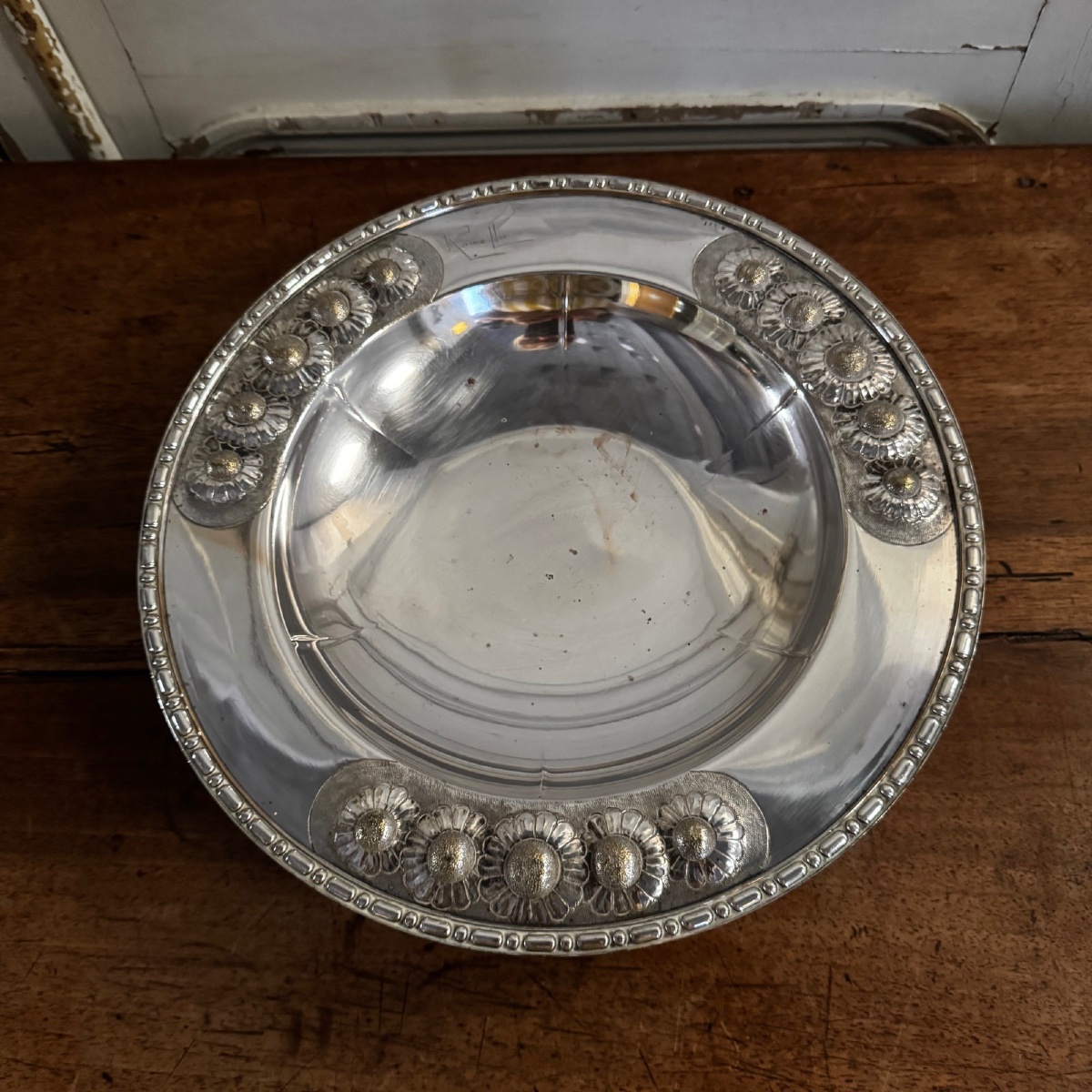 Coupe sur pied en métal argenté Art Déco par Romepla 1930 décor floral-photo-4