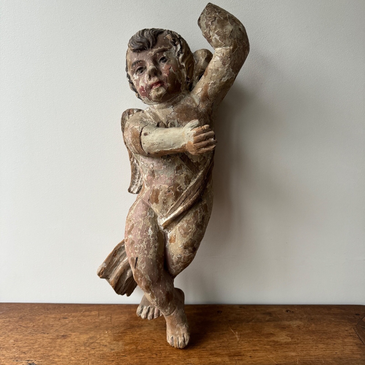 Angelot en bois sculpté polychrome XVIIe