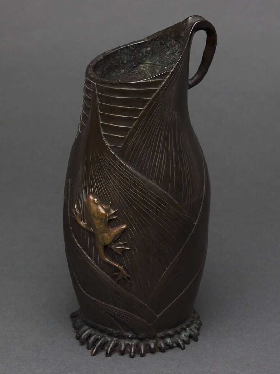 Pichet en bronze Japon patine chocolatée grenouille en ronde-bosse XIXe-photo-8