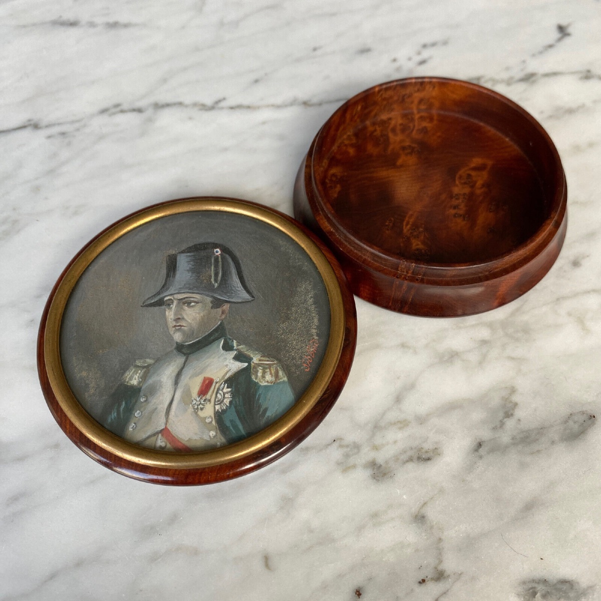 Boite ronde en loupe ornementée d'une miniature de l'Empereur par Siopond-photo-4