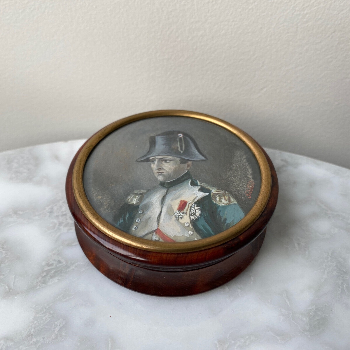 Boite ronde en loupe ornementée d'une miniature de l'Empereur par Siopond-photo-4