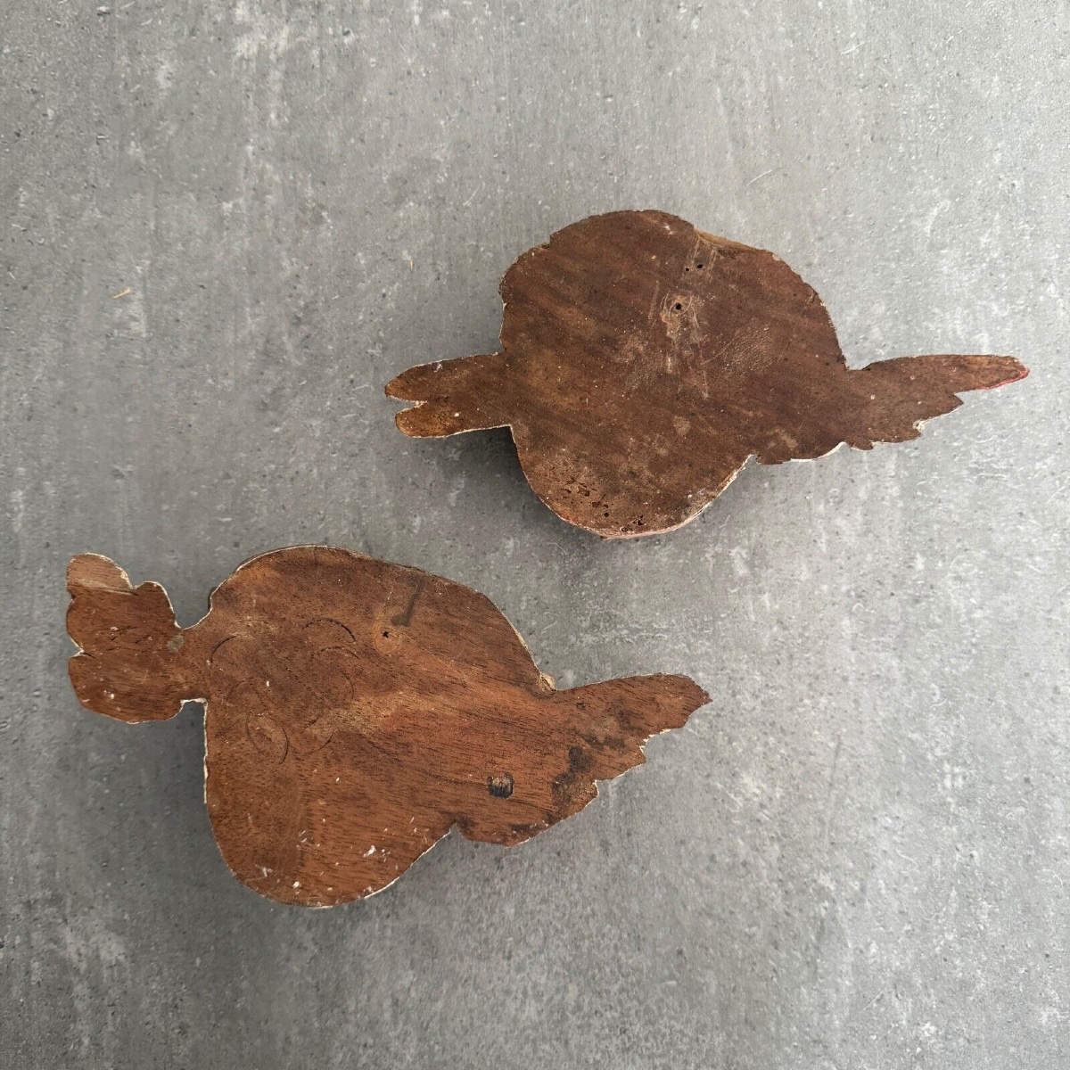 Paire de têtes d'angelots XVIIIe en bois sculpté polychromé avec dorure-photo-7