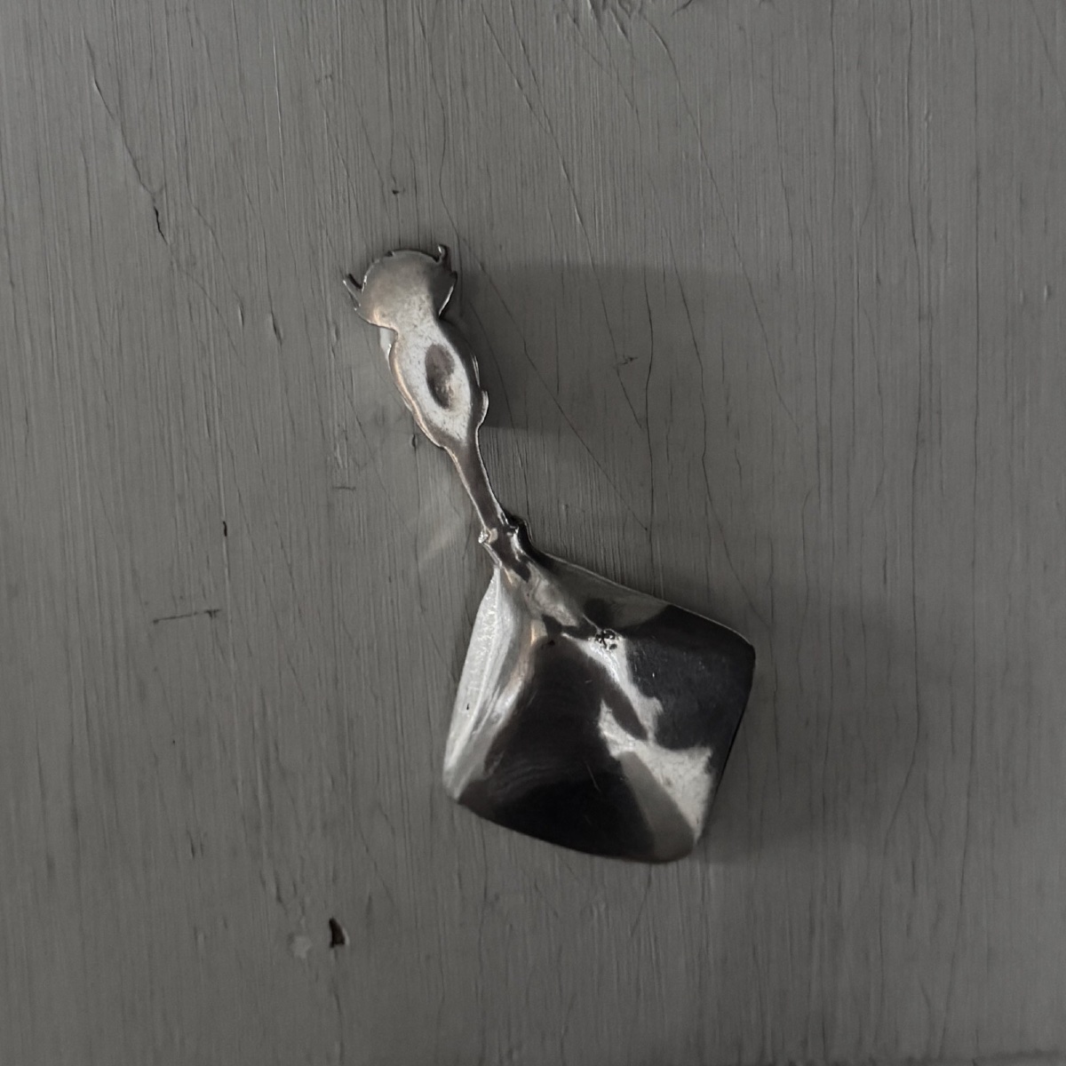 Cuillère en argent ornementée d'un démon-photo-2