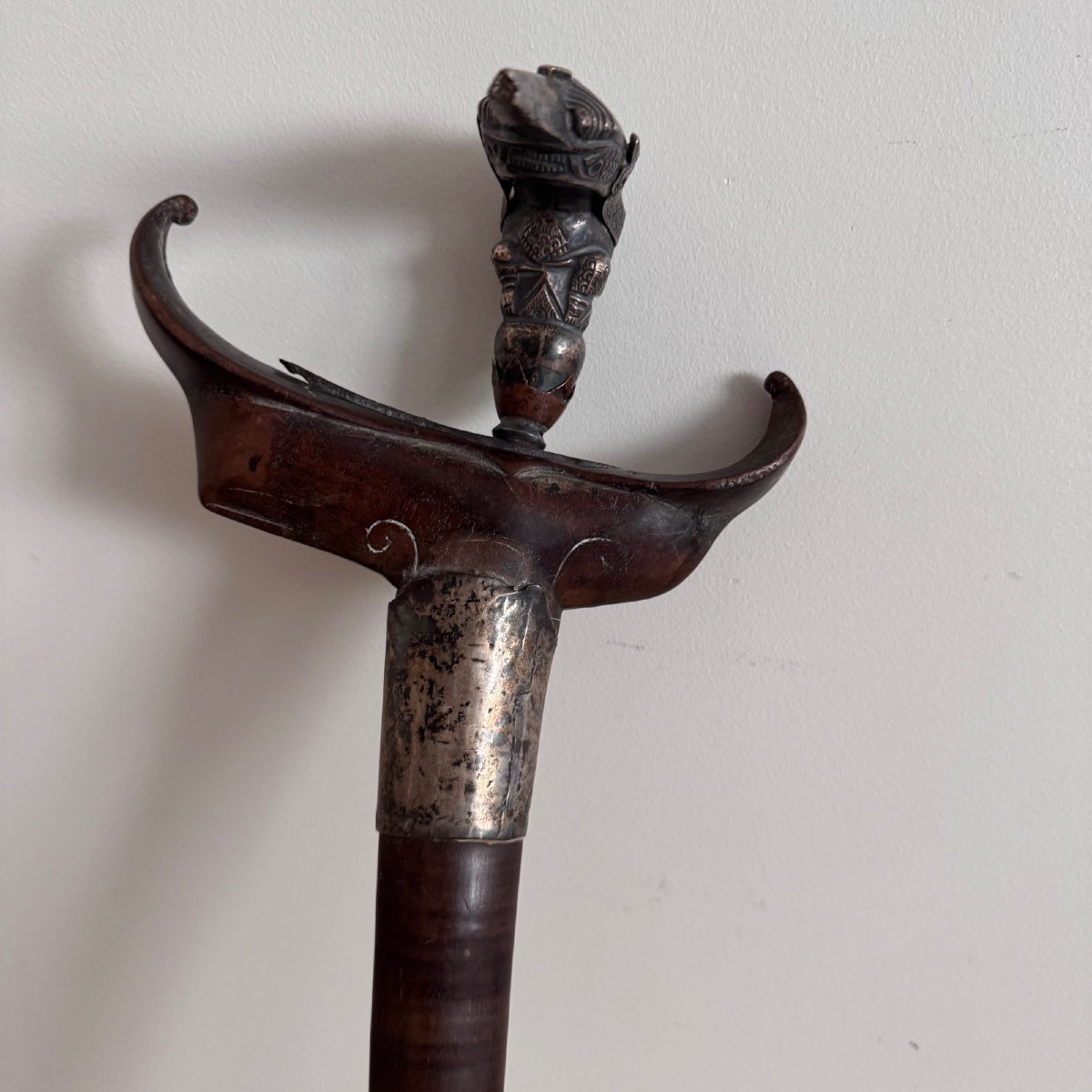 Antique Indonesian Kriss With Scabbard And Decorative Handle, Early 20th Century-photo-2