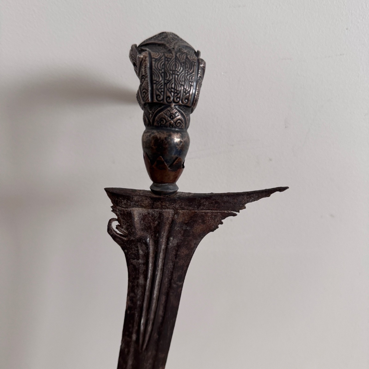 Antique Indonesian Kriss With Scabbard And Decorative Handle, Early 20th Century-photo-7