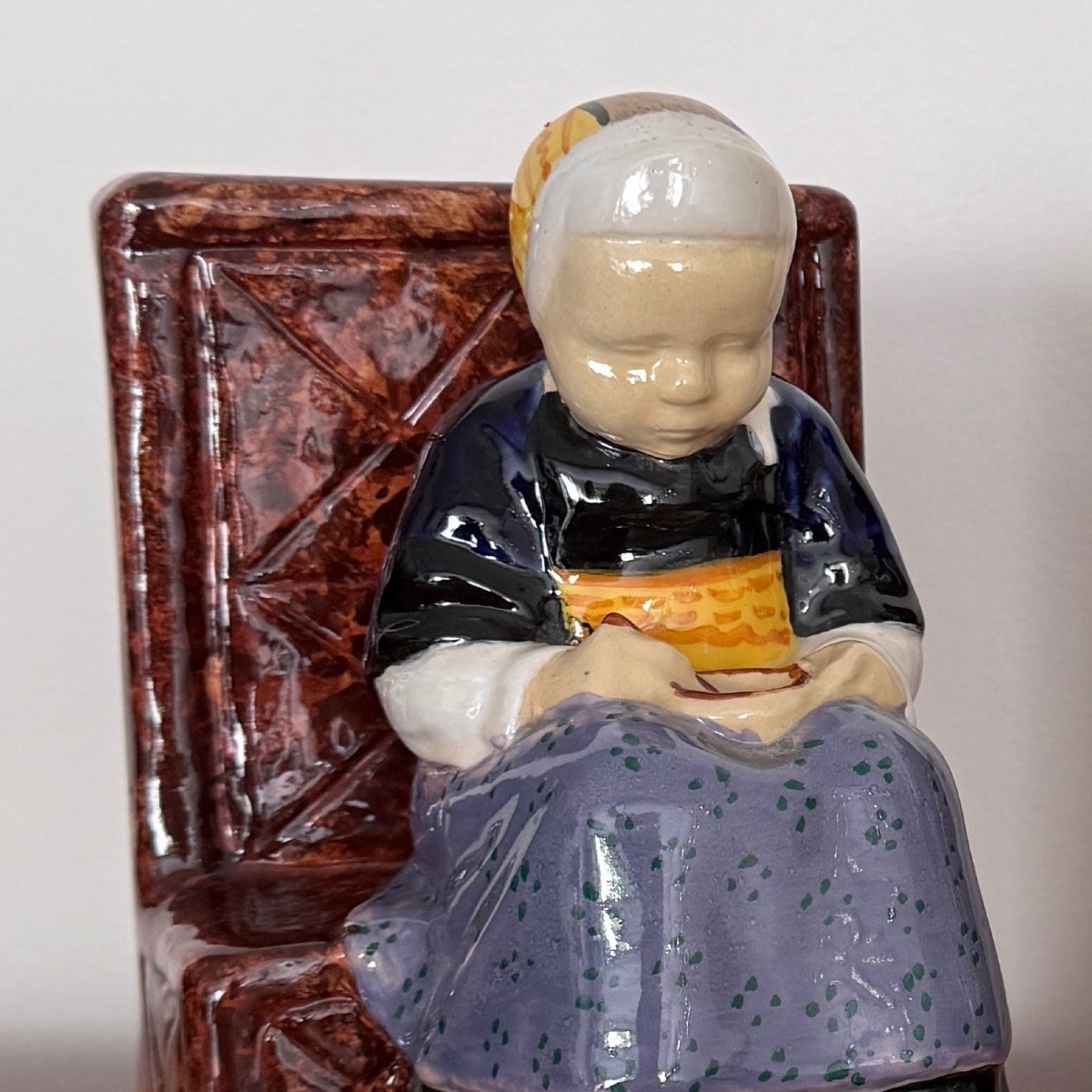 Paire de serre-livres HB Quimper par Berthe Savigny enfants assis-photo-4