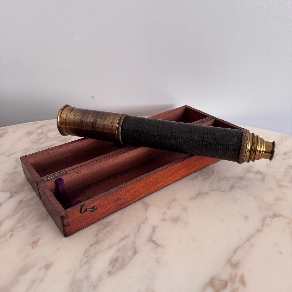 19th Century Marine Spyglass In Leather And Brass With Mahogany Case-photo-1