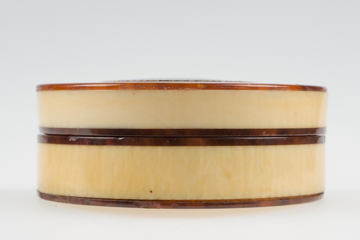 18th Century Ornamented Tortoiseshell Box With Miniature Decoration Of A Woman With A Headdress-photo-4