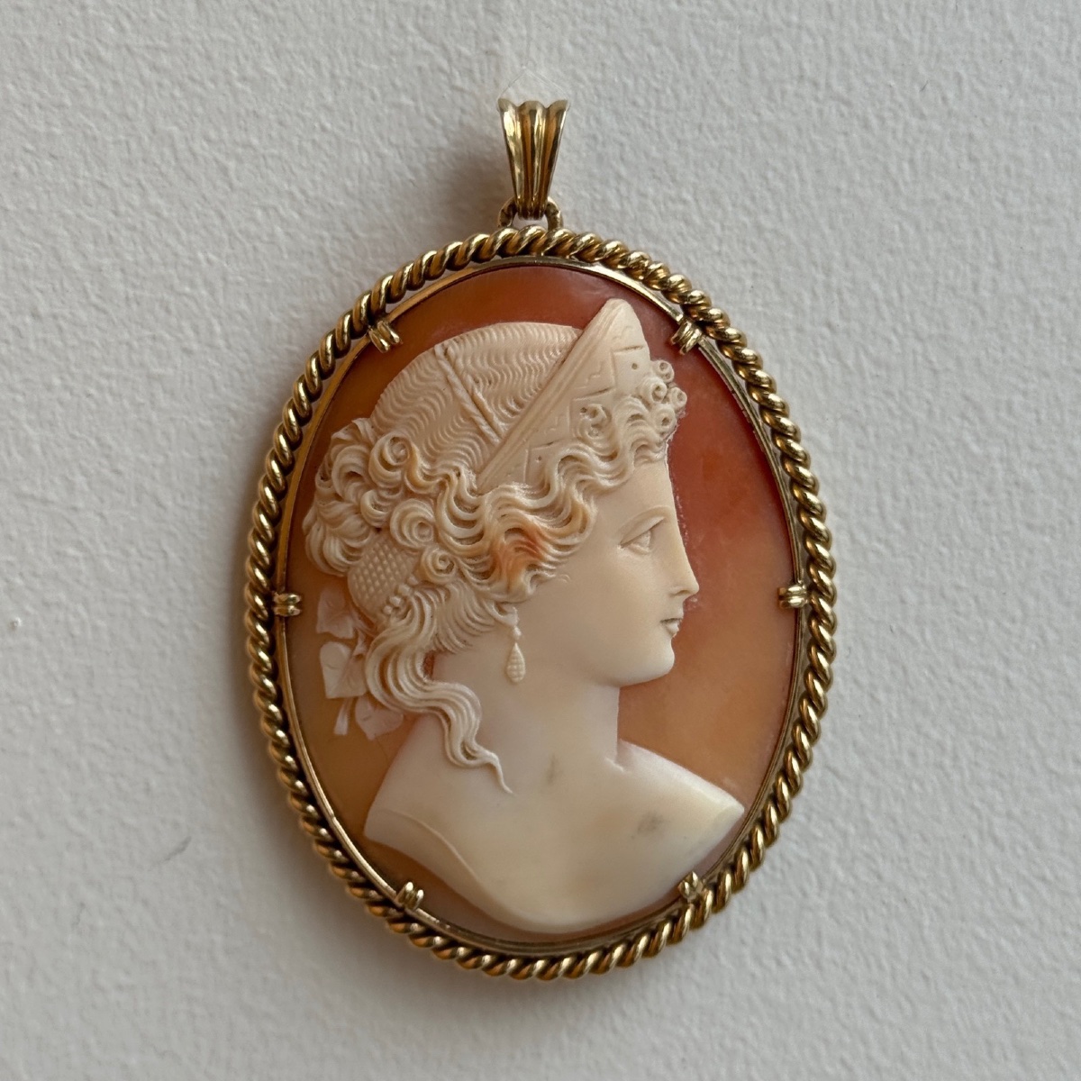 Gold-mounted Cameo Pendant Depicting A Female Profile In The Antique Style, Late 19th Century-photo-2