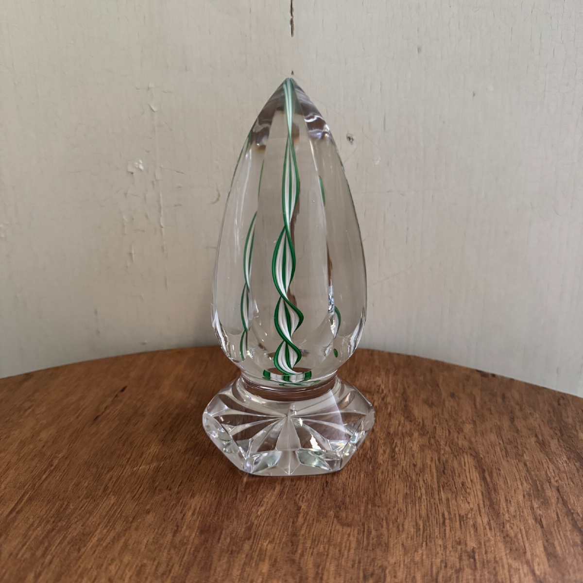 Sulfure presse-papier en cristal en forme d'ogive sur pied douche XXe