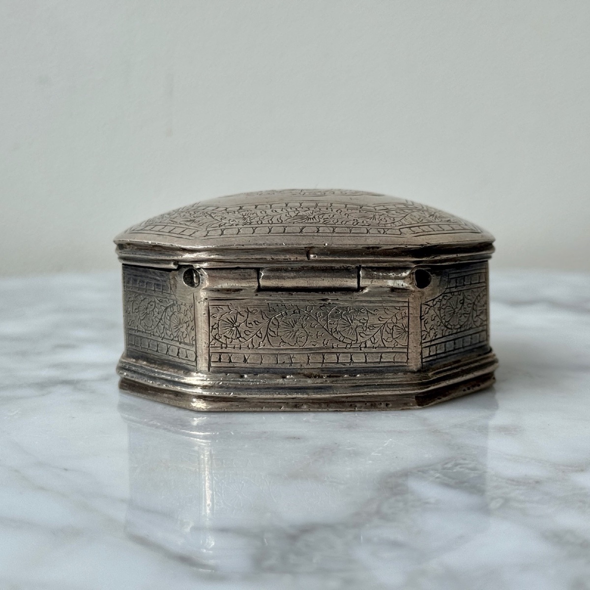 Early 20th-century Sri Lankan Silver Tobacco Box-photo-1