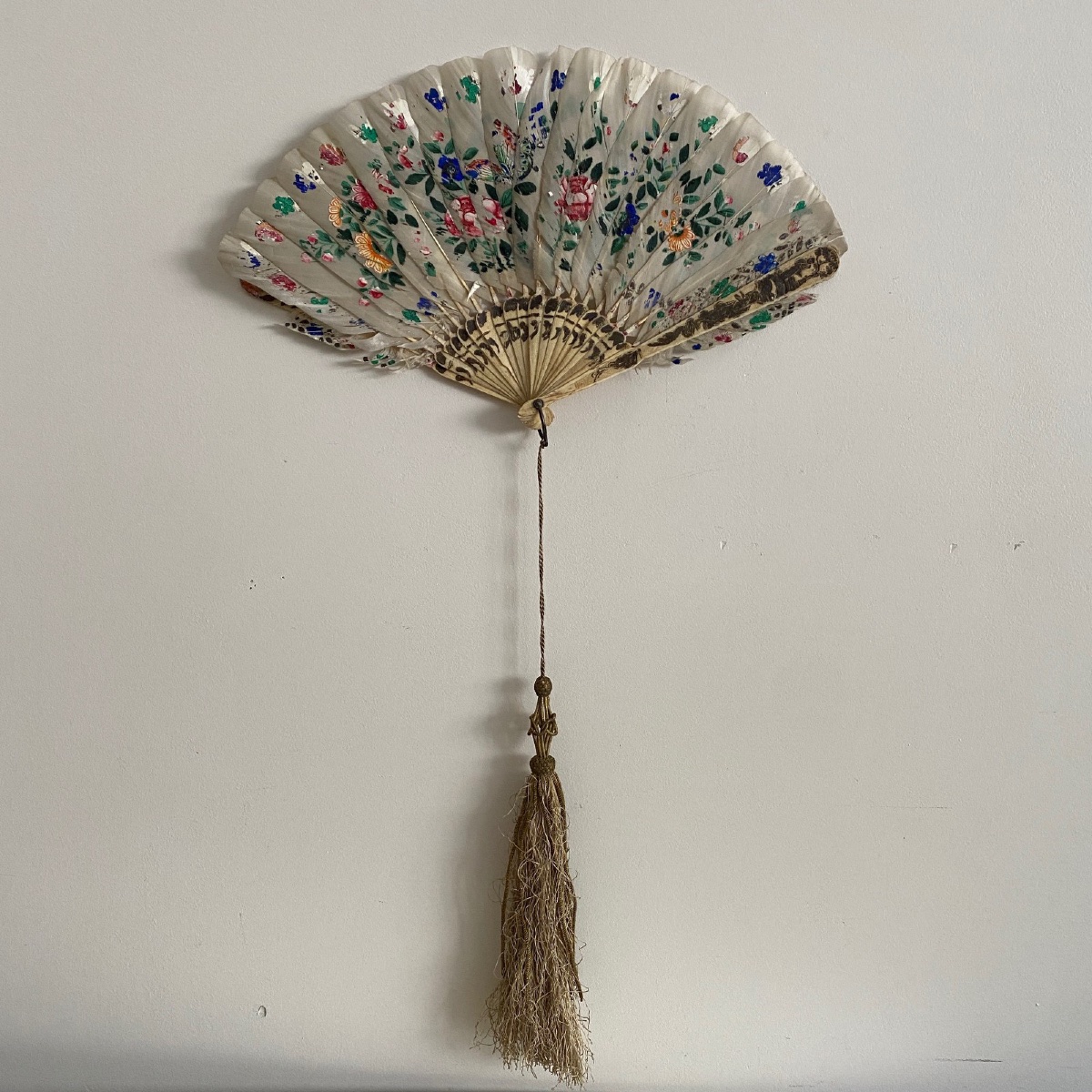 19th-century Fan Made With Feathers And Decorated With Painted Flowers-photo-2