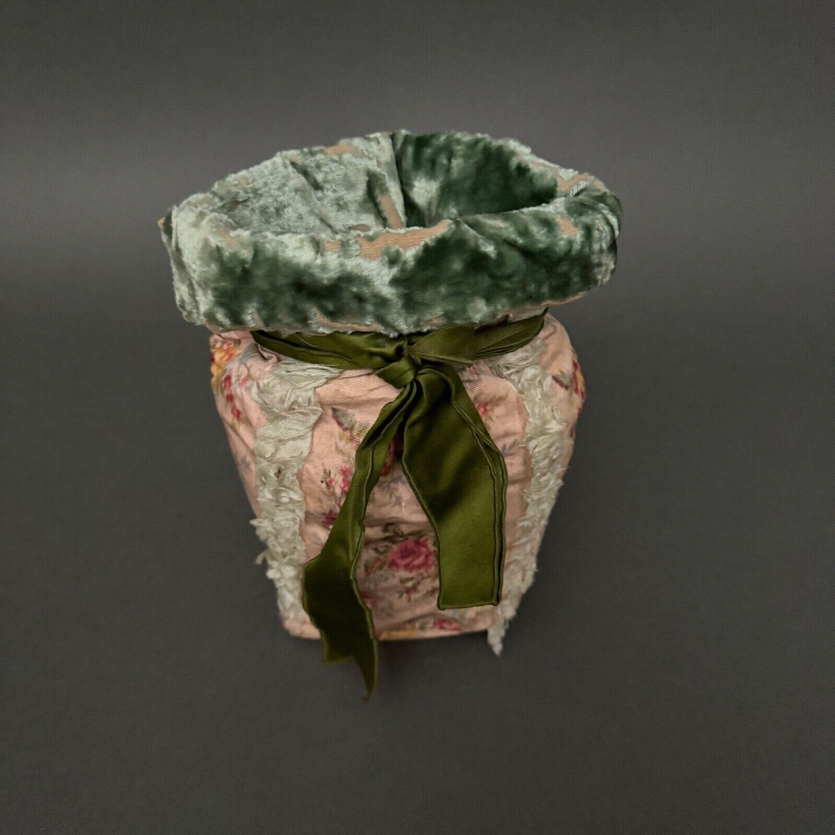 Bourse aumônière fin XVIIIe en broderie ornementée de velours-photo-3