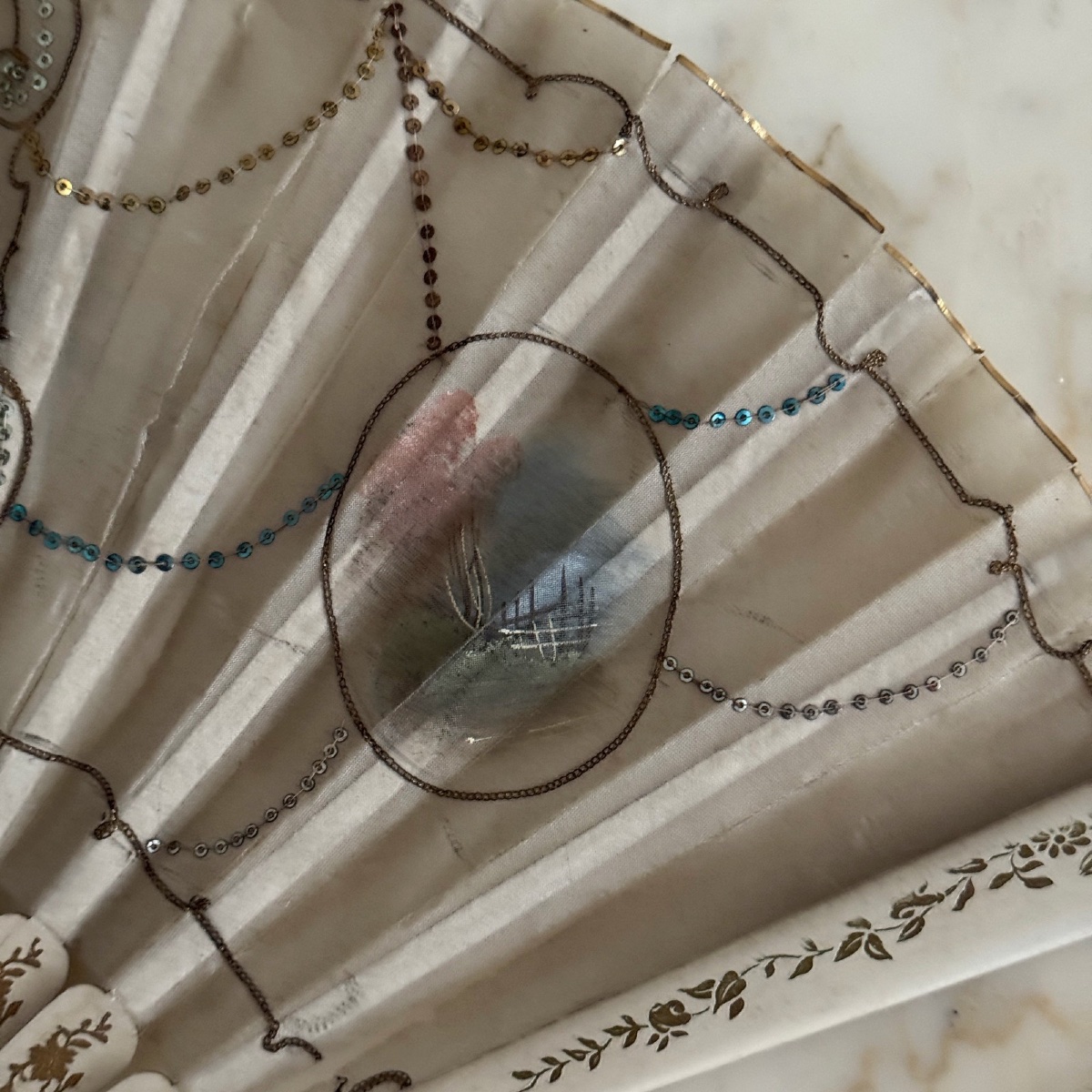 Éventail XIXe décor romantique peint à la main-photo-1