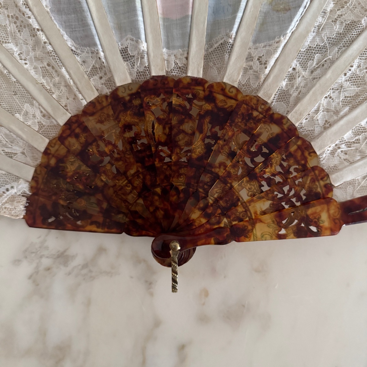 Éventail décor romantique peint dentelle-photo-1