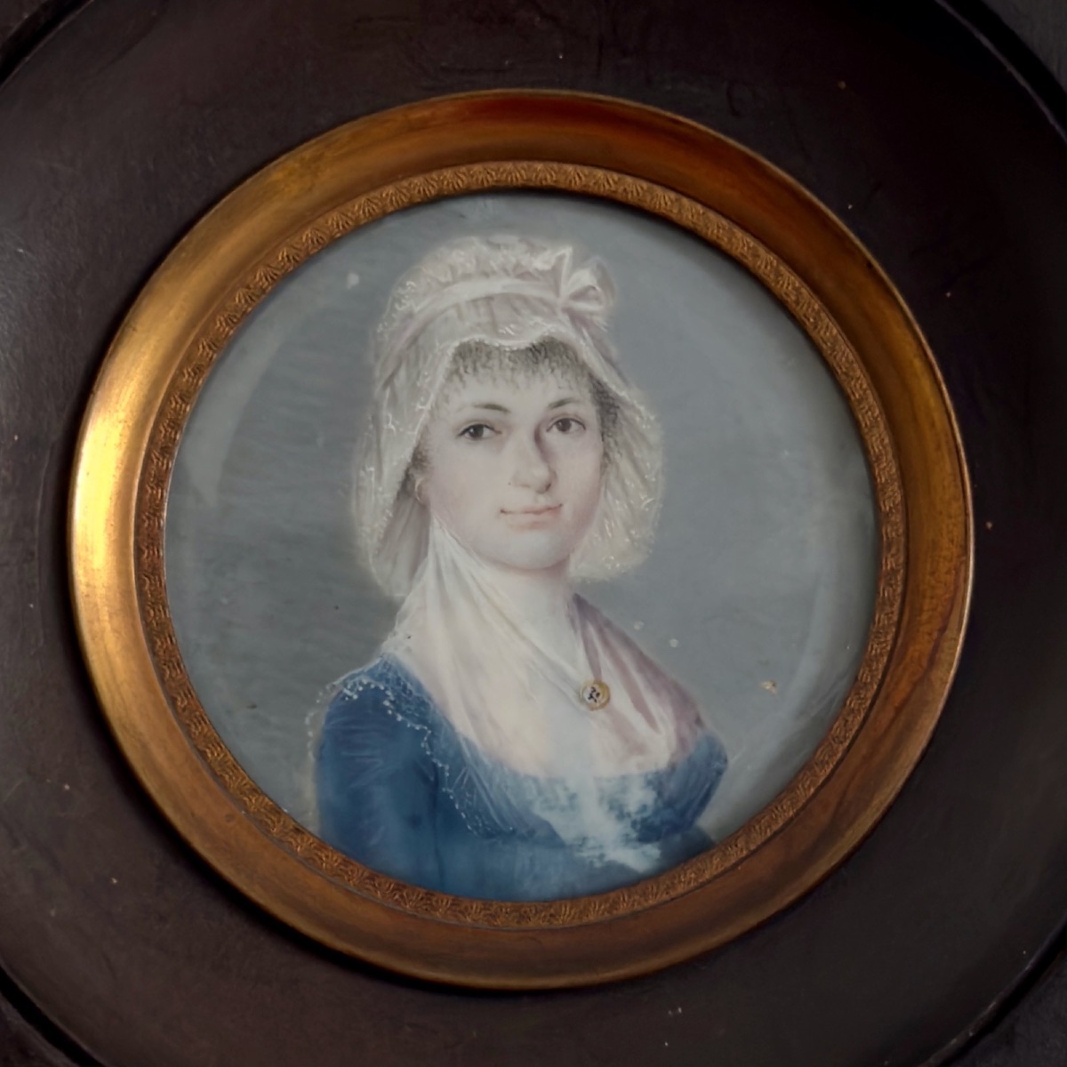 Miniature XIXe représentant une femme portant une coiffe Madame Rigault-photo-2