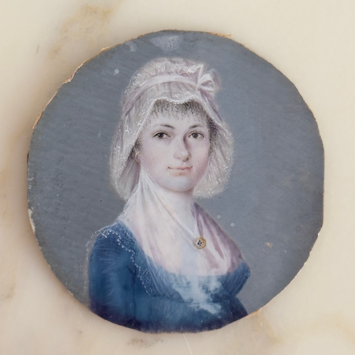 Miniature XIXe représentant une femme portant une coiffe Madame Rigault-photo-3