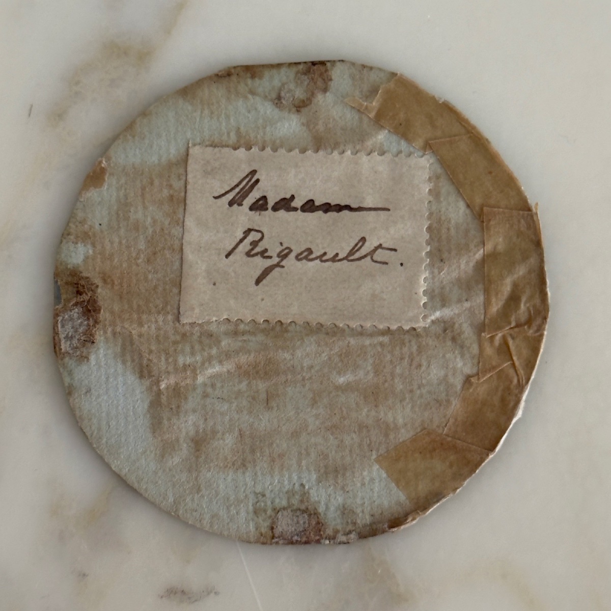 Miniature XIXe représentant une femme portant une coiffe Madame Rigault-photo-4