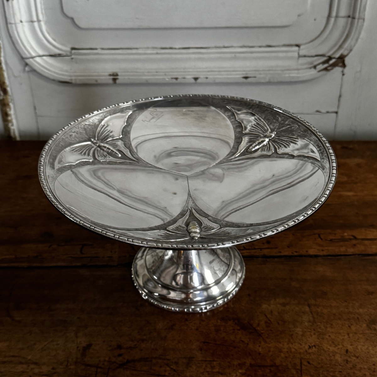 Coupe Art Nouveau sur pied douche décor de papillons par Ramelpa