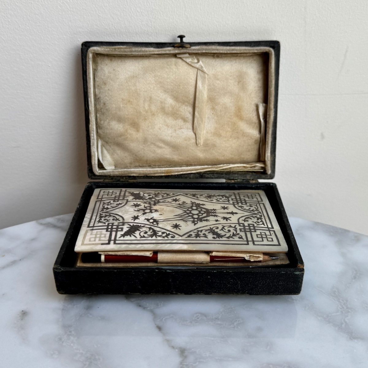 Carnet de bal monogrammé en nacre et marqueterie dans son coffret XIXe-photo-3