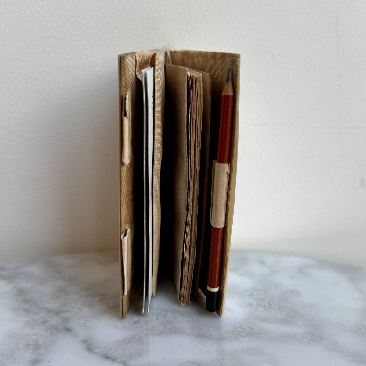 Carnet de bal monogrammé en nacre et marqueterie dans son coffret XIXe-photo-3