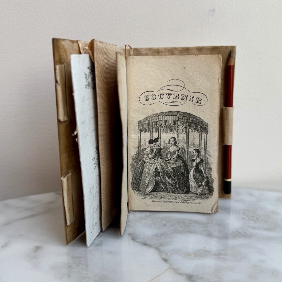 Carnet de bal monogrammé en nacre et marqueterie dans son coffret XIXe-photo-6