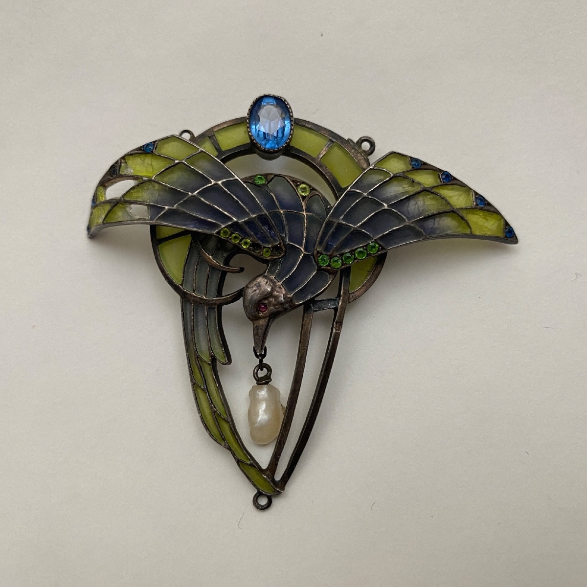 Broche décor d'aigle tenant une perle de culture 1900 Art Nouveau
