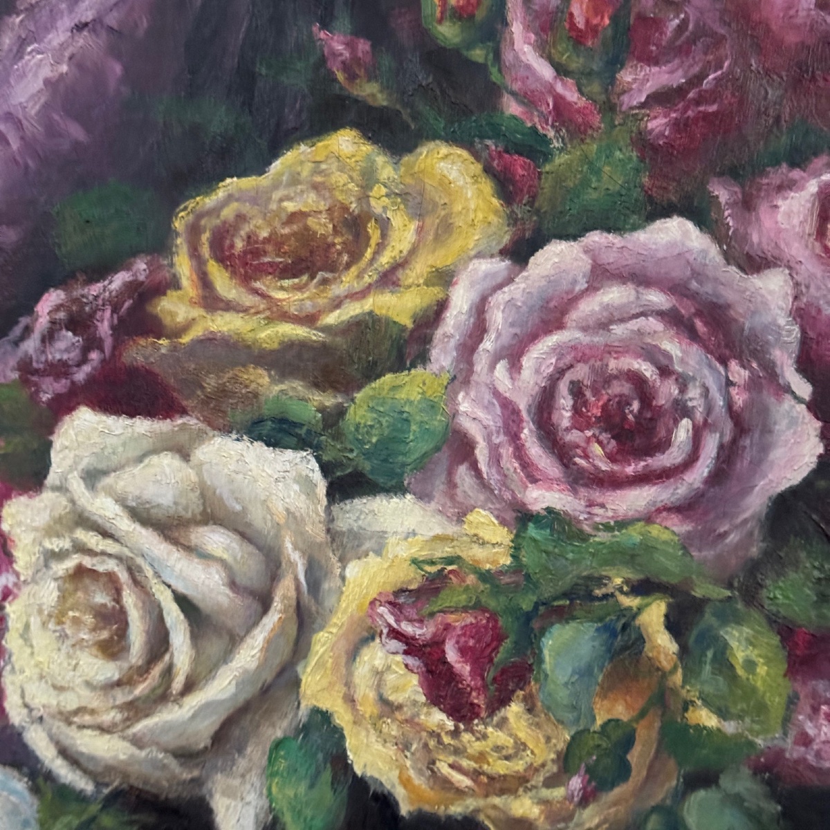 Huile sur toile bouquet de roses et drapé XXe par R. Roque cadre cérusé-photo-2