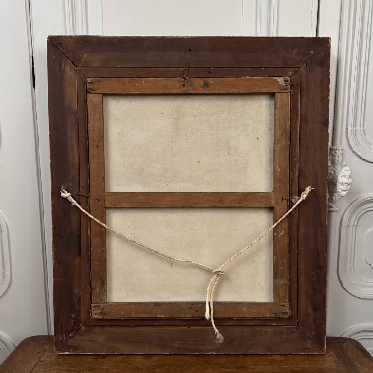 Huile sur toile bouquet de roses et drapé XXe par R. Roque cadre cérusé-photo-5