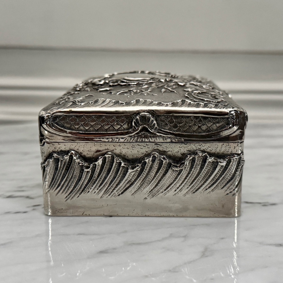 Boite en métal argenté style rocaille XIXe décor de coquille-photo-4