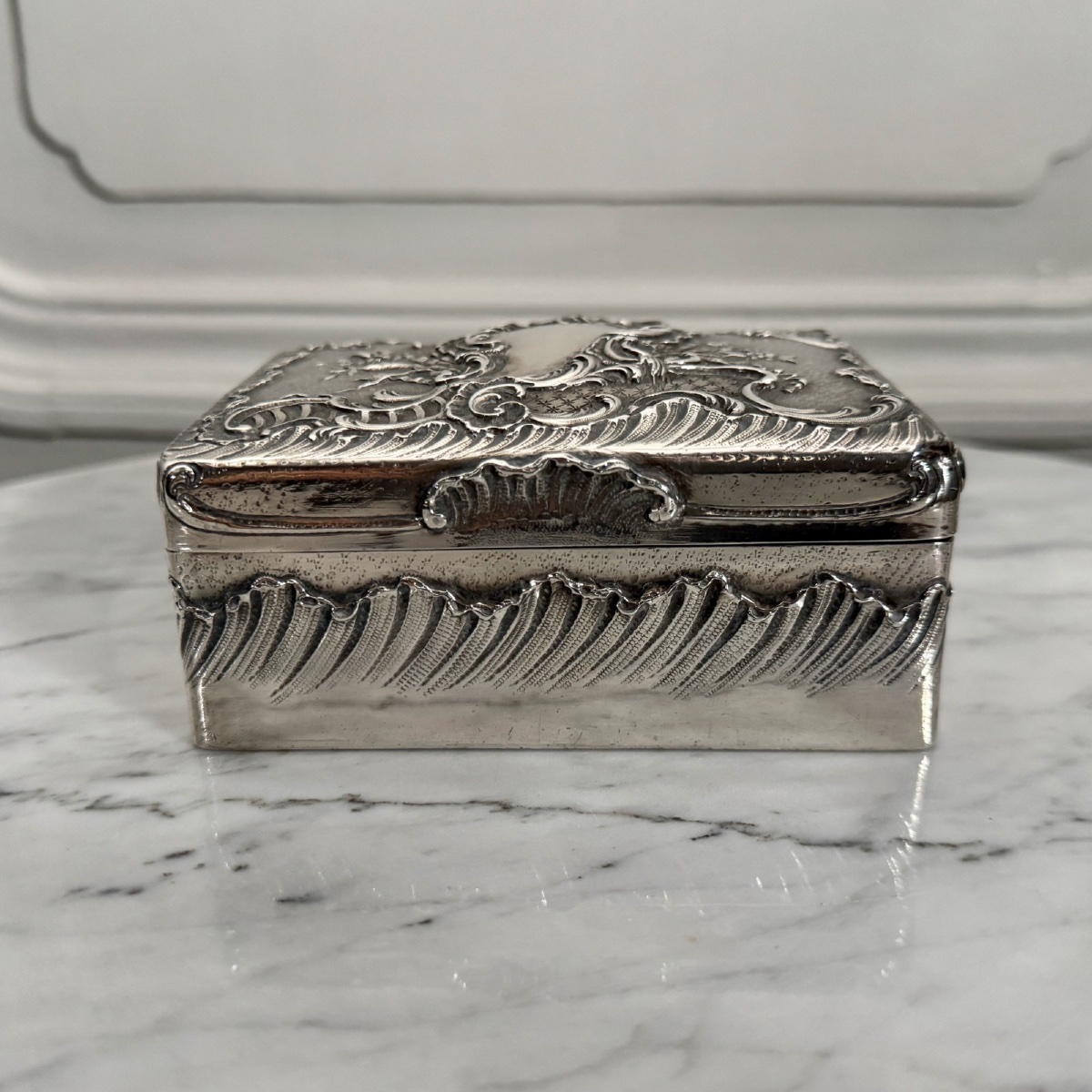 Boite en métal argenté style rocaille XIXe décor de coquille-photo-1