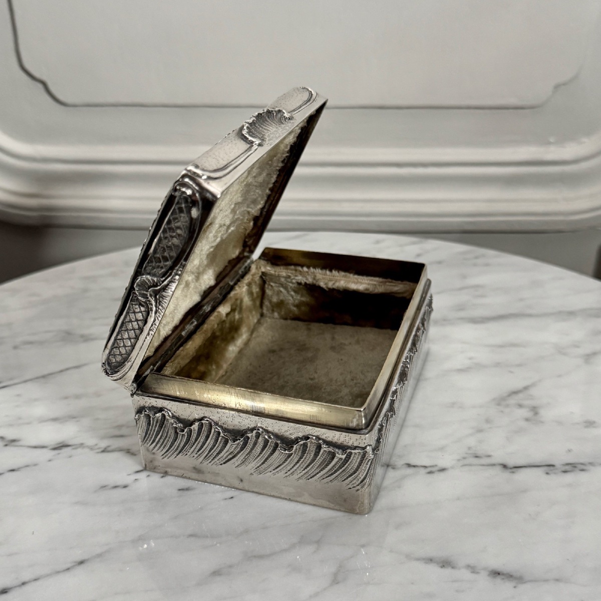 Boite en métal argenté style rocaille XIXe décor de coquille-photo-4