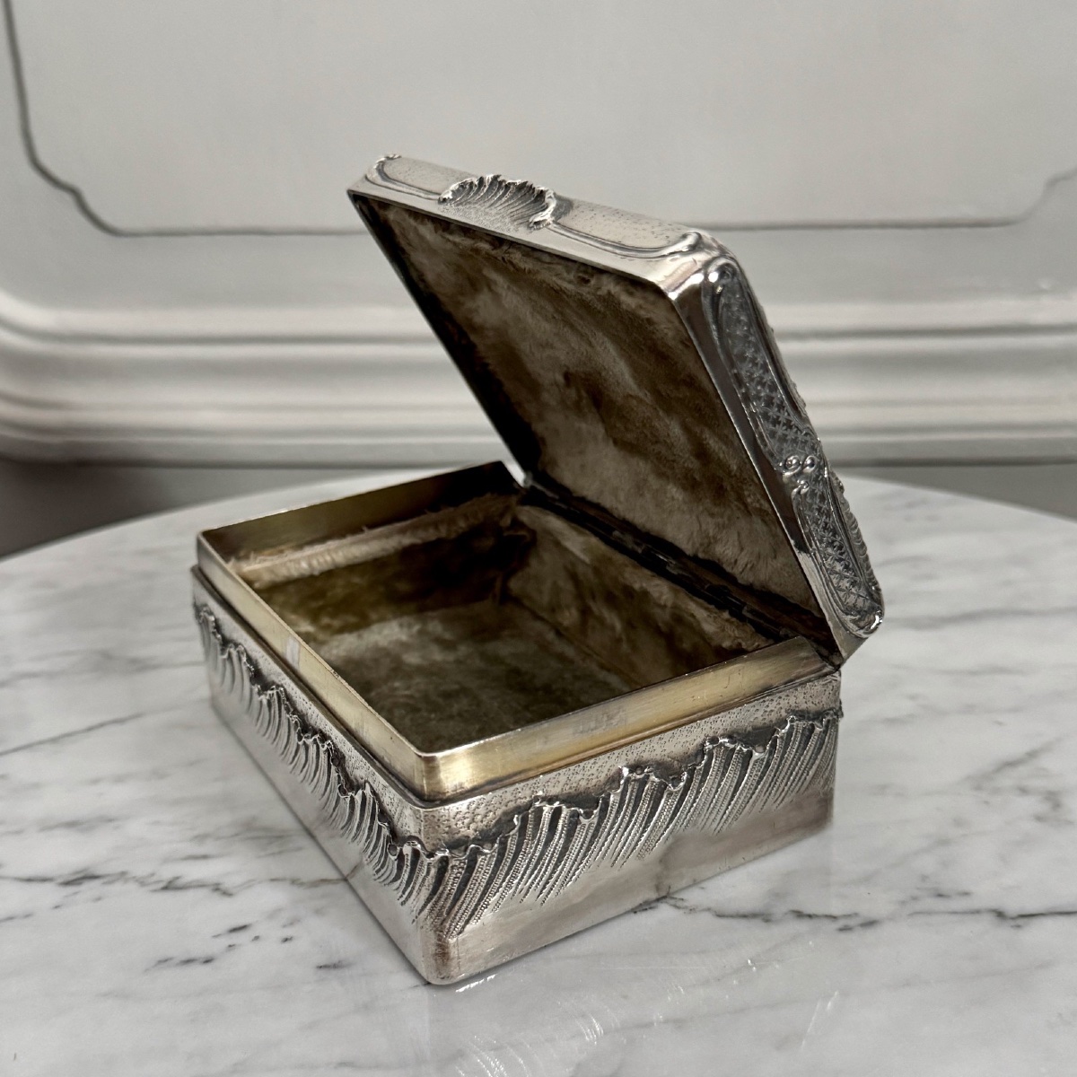 Boite en métal argenté style rocaille XIXe décor de coquille-photo-5