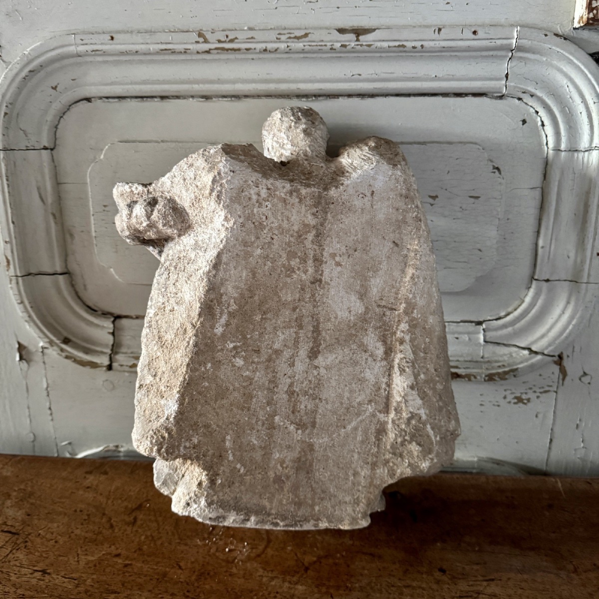 Ange en pierre sculptée tenant un phylactère XVIe-photo-3