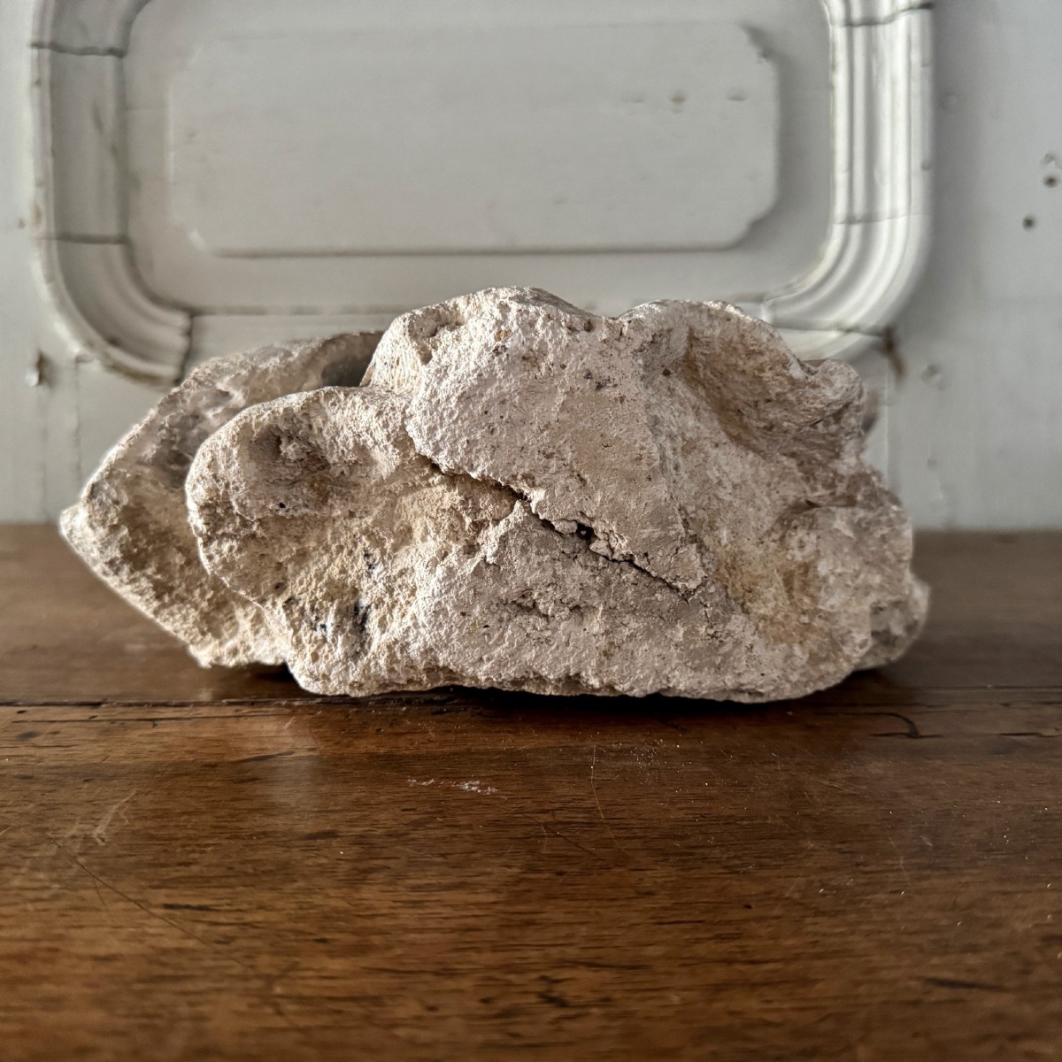 Ange en pierre sculptée tenant un phylactère XVIe-photo-4